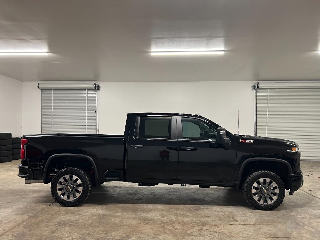 Chevrolet Silverado 2500HD Custom Crew Cab Long Box 4WD 2024