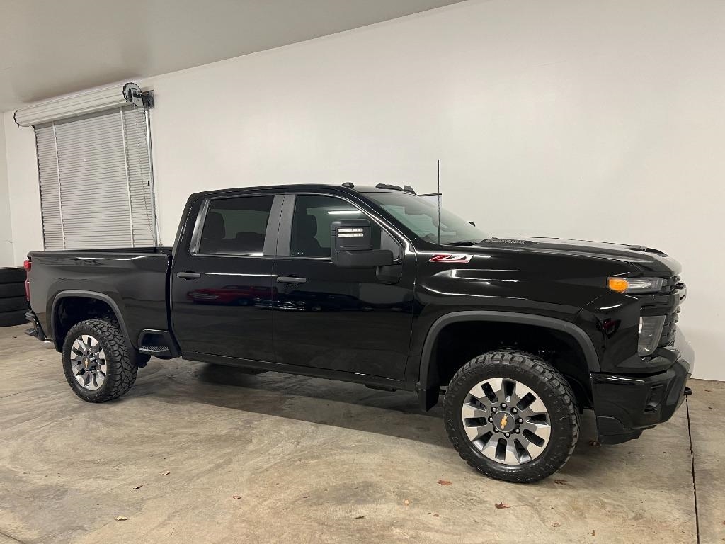 Chevrolet Silverado 2500HD Custom Crew Cab Long Box 4WD 2024