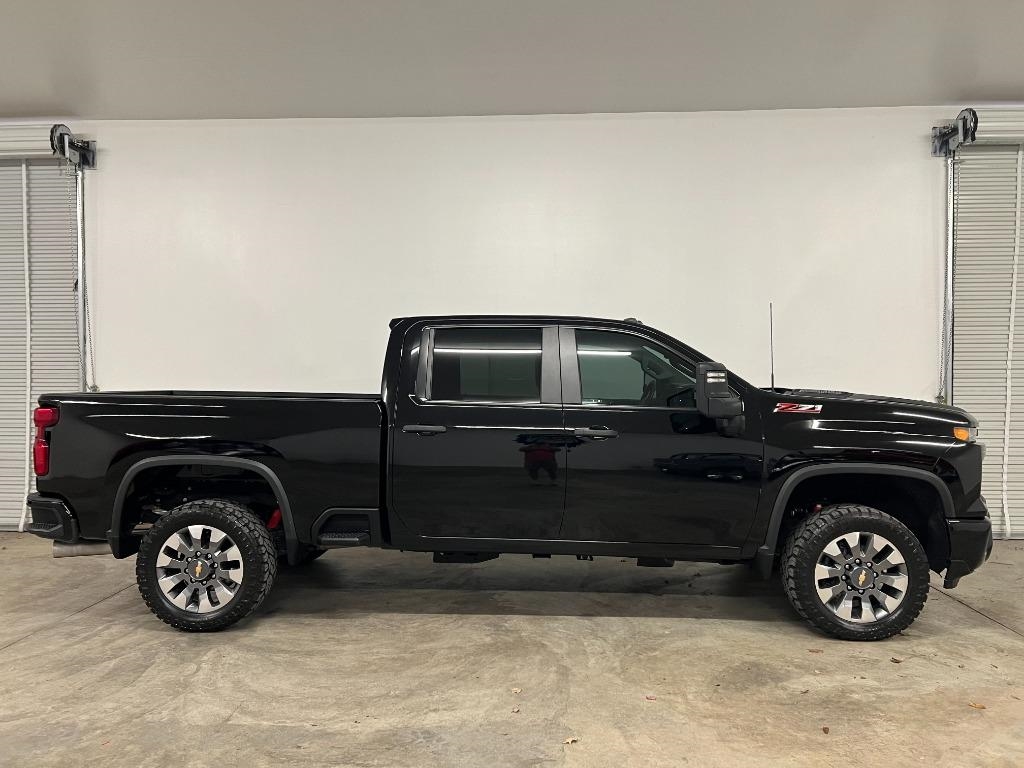Chevrolet Silverado 2500HD Custom Crew Cab Long Box 4WD 2024