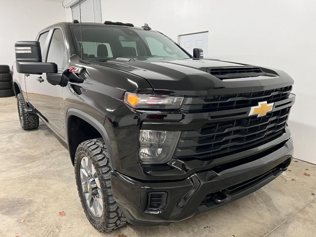 Chevrolet Silverado 2500HD Custom Crew Cab Long Box 4WD 2024