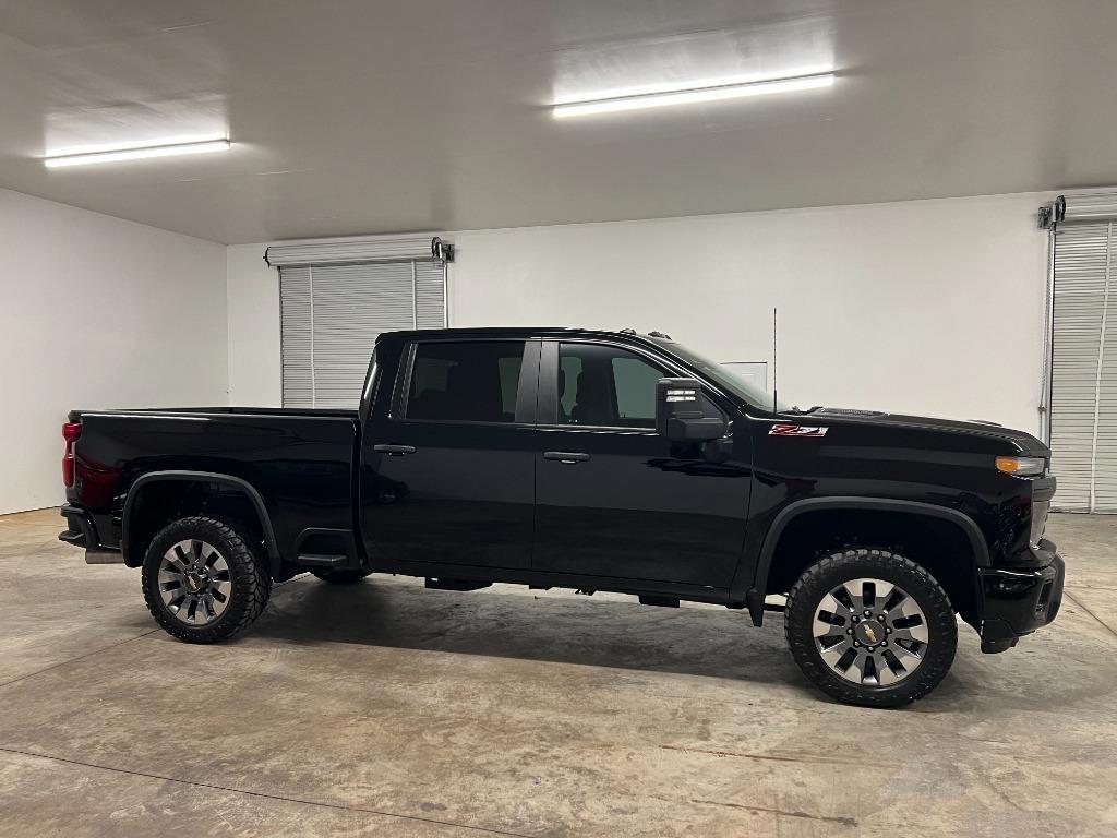 Chevrolet Silverado 2500HD Custom Crew Cab Long Box 4WD 2024