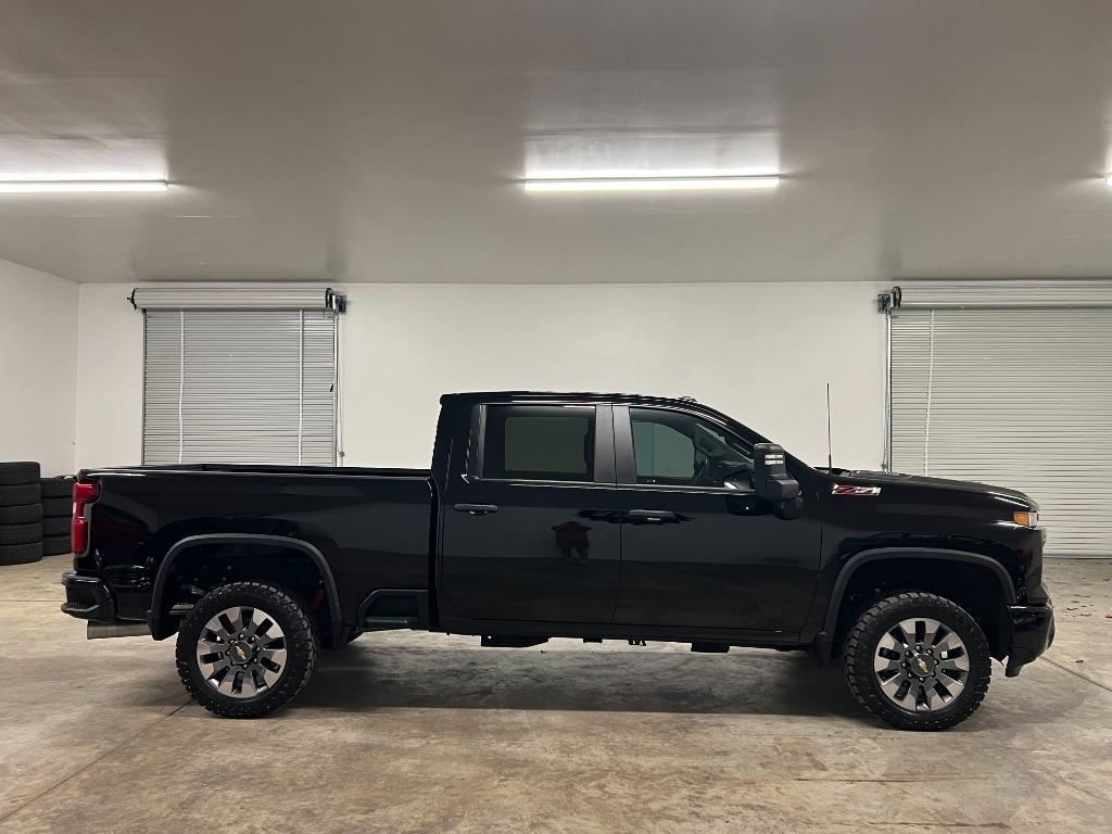 Chevrolet Silverado 2500HD Custom Crew Cab Long Box 4WD 2024