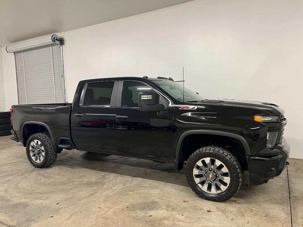 Chevrolet Silverado 2500HD Custom Crew Cab Long Box 4WD 2024