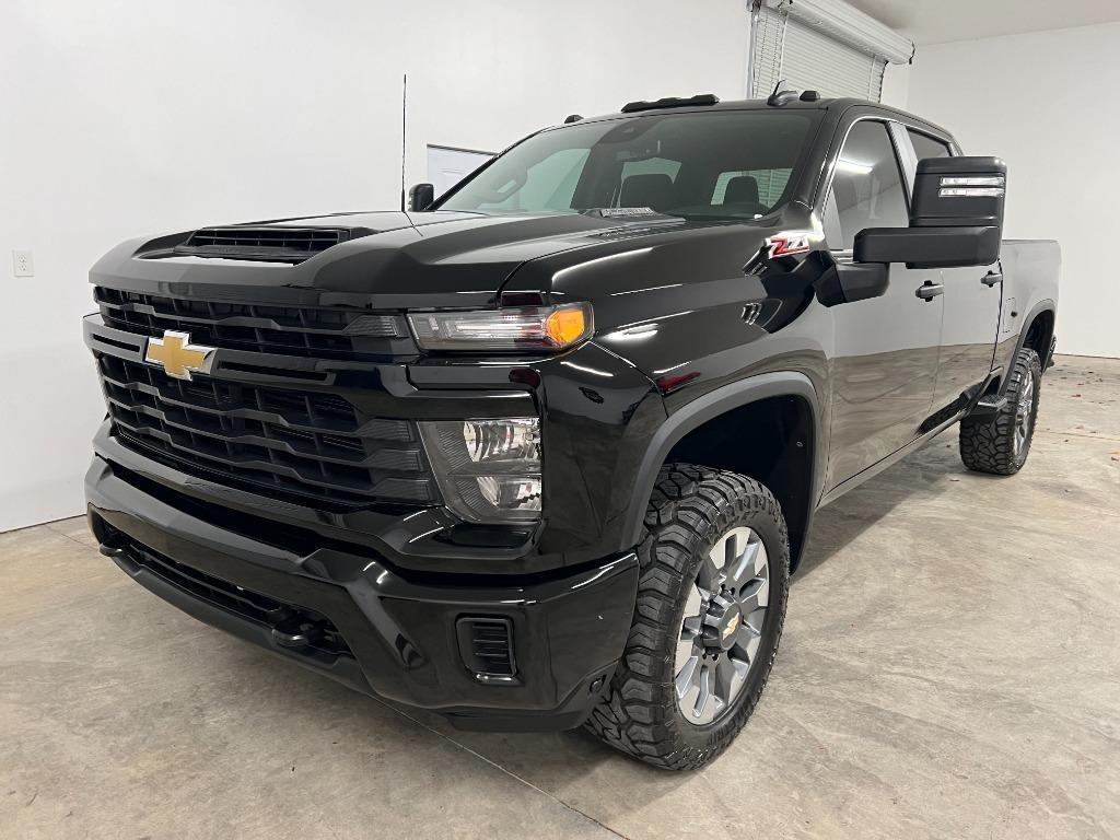 Chevrolet Silverado 2500HD Custom Crew Cab Long Box 4WD 2024