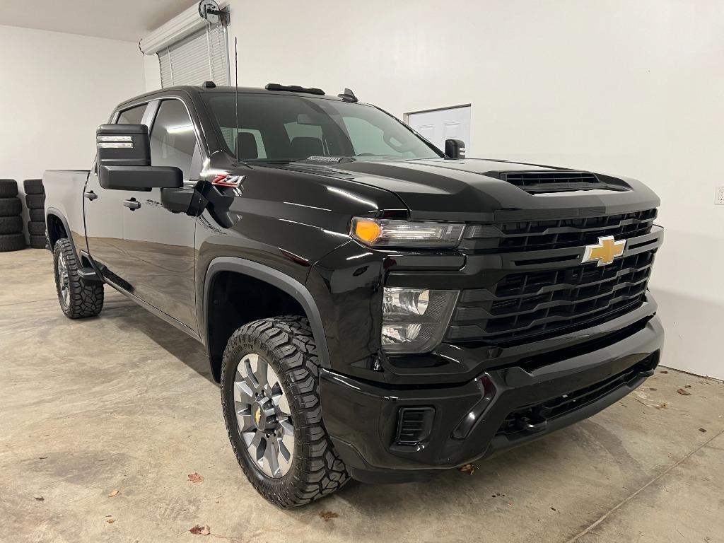 Chevrolet Silverado 2500HD Custom Crew Cab Long Box 4WD 2024