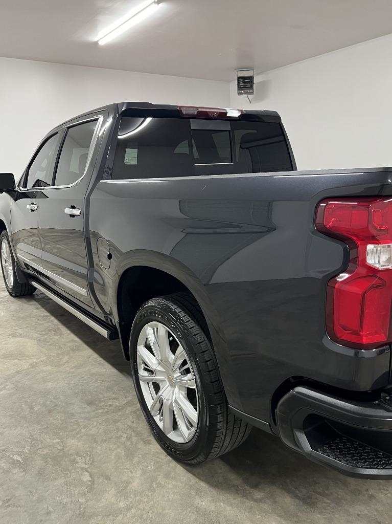 Chevrolet Silverado 1500 High Country Crew Cab 4WD 2022