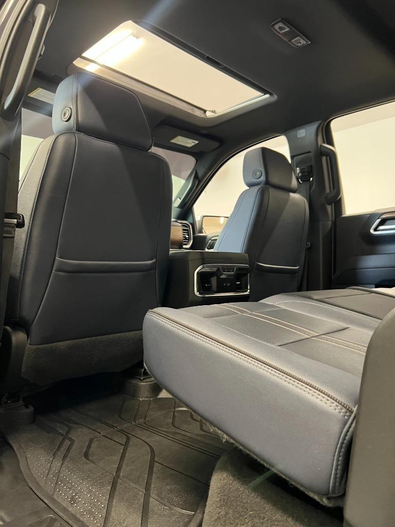 Chevrolet Silverado 1500 High Country Crew Cab 4WD 2022