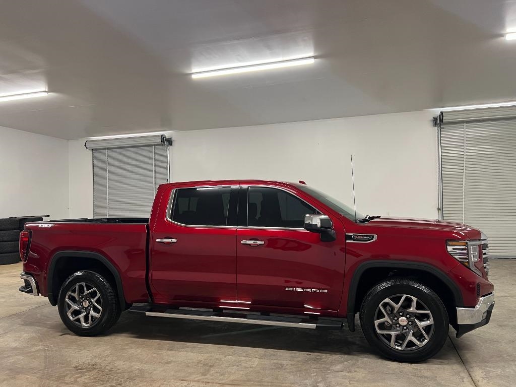 GMC Sierra 1500 SLT Crew Cab 4WD 2023