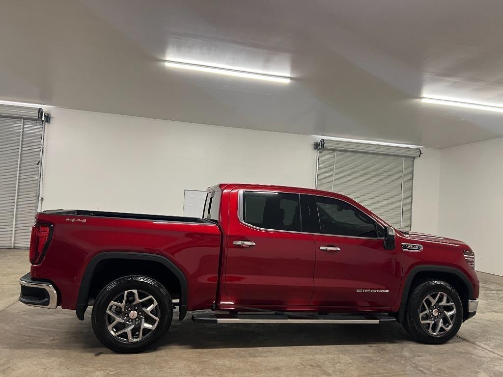 GMC Sierra 1500 SLT Crew Cab 4WD 2023