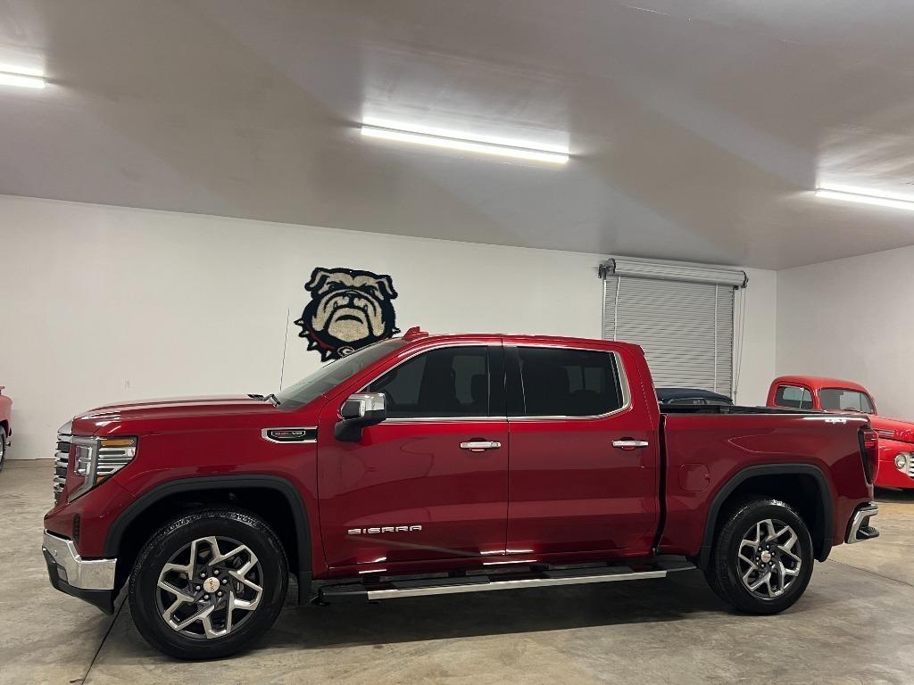 GMC Sierra 1500 SLT Crew Cab 4WD 2023