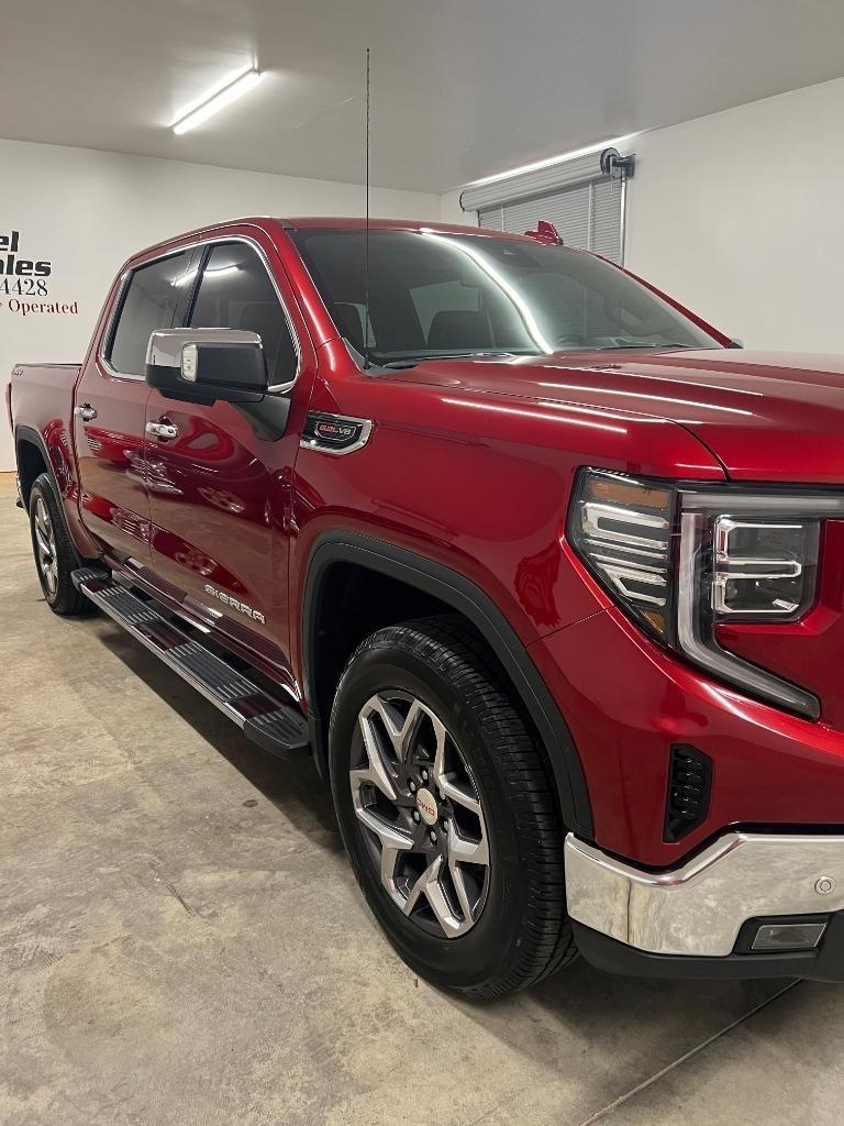 GMC Sierra 1500 SLT Crew Cab 4WD 2023