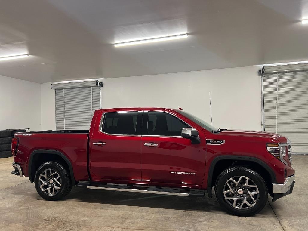 GMC Sierra 1500 SLT Crew Cab 4WD 2023
