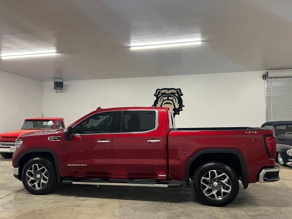 GMC Sierra 1500 SLT Crew Cab 4WD 2023