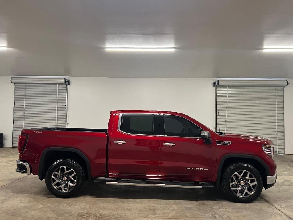 GMC Sierra 1500 SLT Crew Cab 4WD 2023