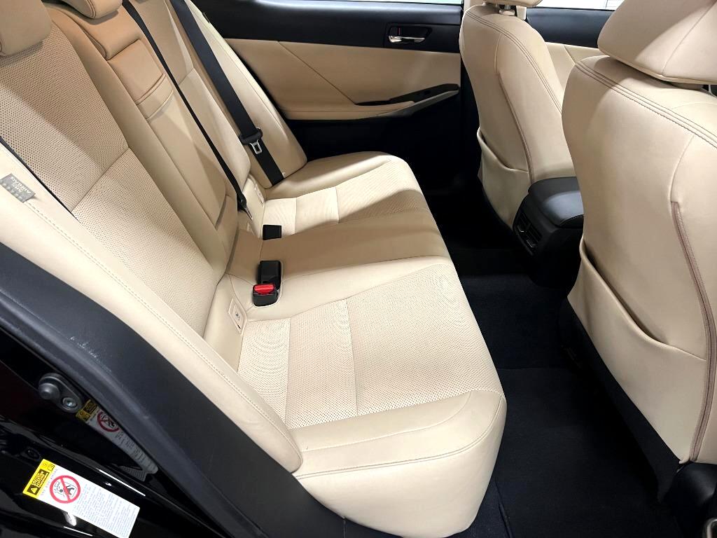 Lexus IS 250 RWD 2015