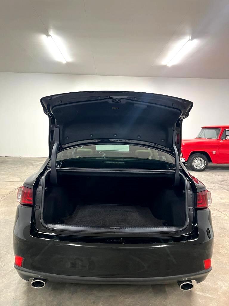 Lexus IS 250 RWD 2015