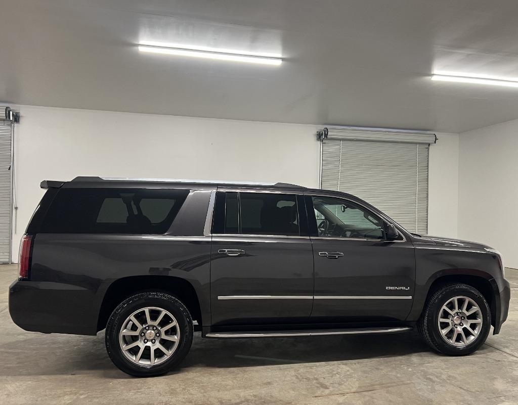 GMC Yukon XL Denali 4WD 2018