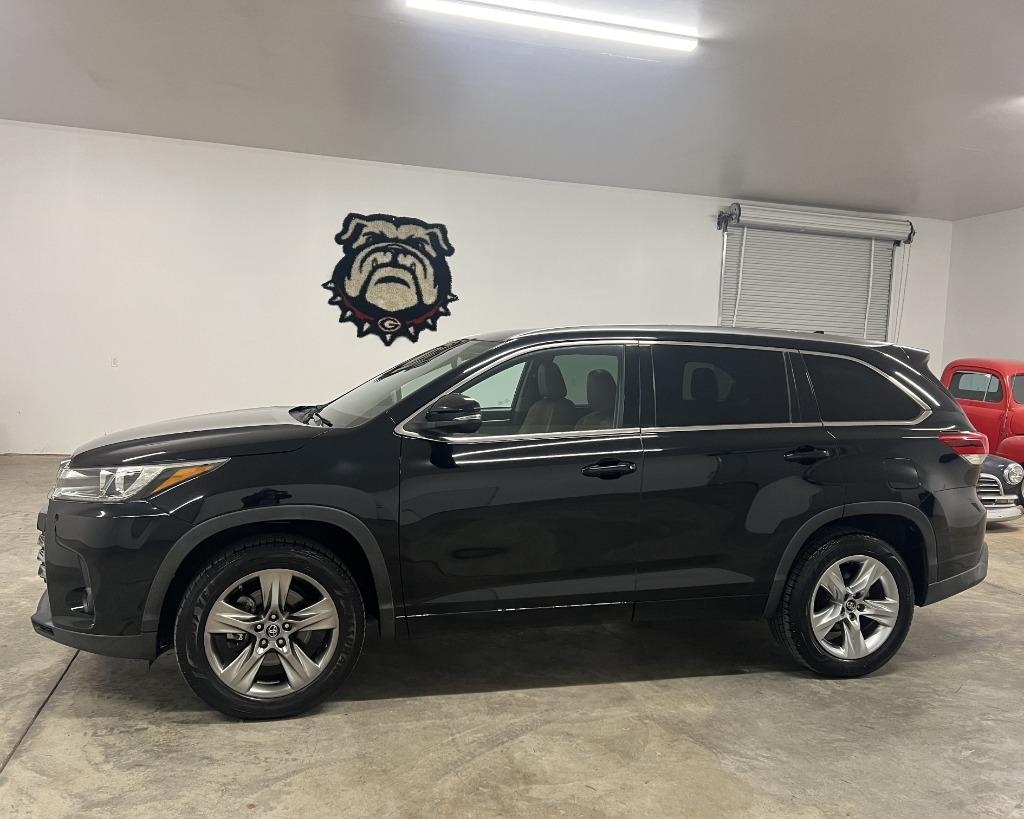 Toyota Highlander Limited FWD V6 2017