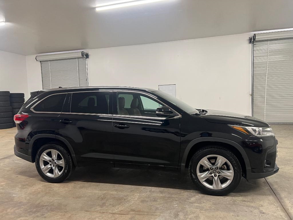 Toyota Highlander Limited FWD V6 2017