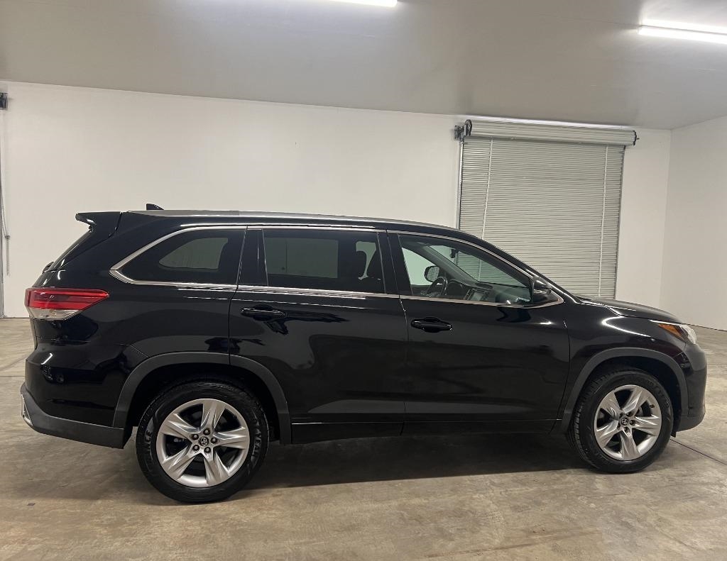 Toyota Highlander Limited FWD V6 2017