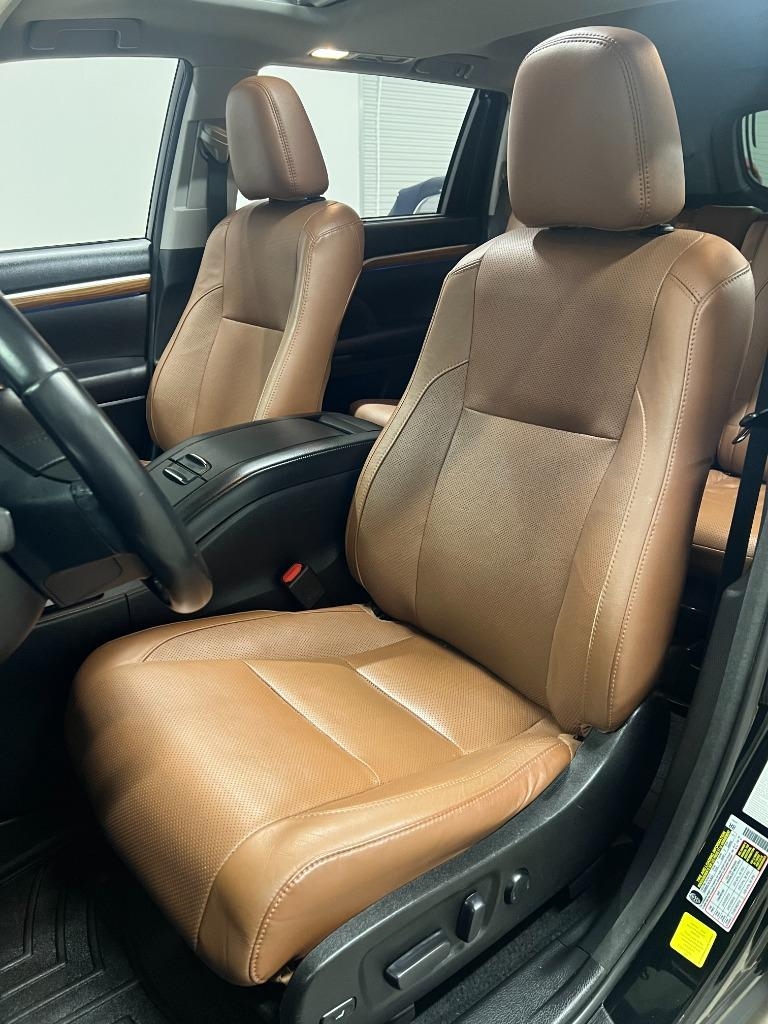 Toyota Highlander Limited FWD V6 2017