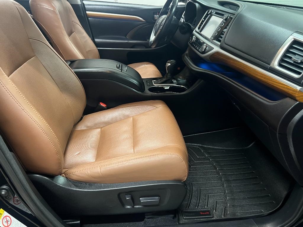 Toyota Highlander Limited FWD V6 2017