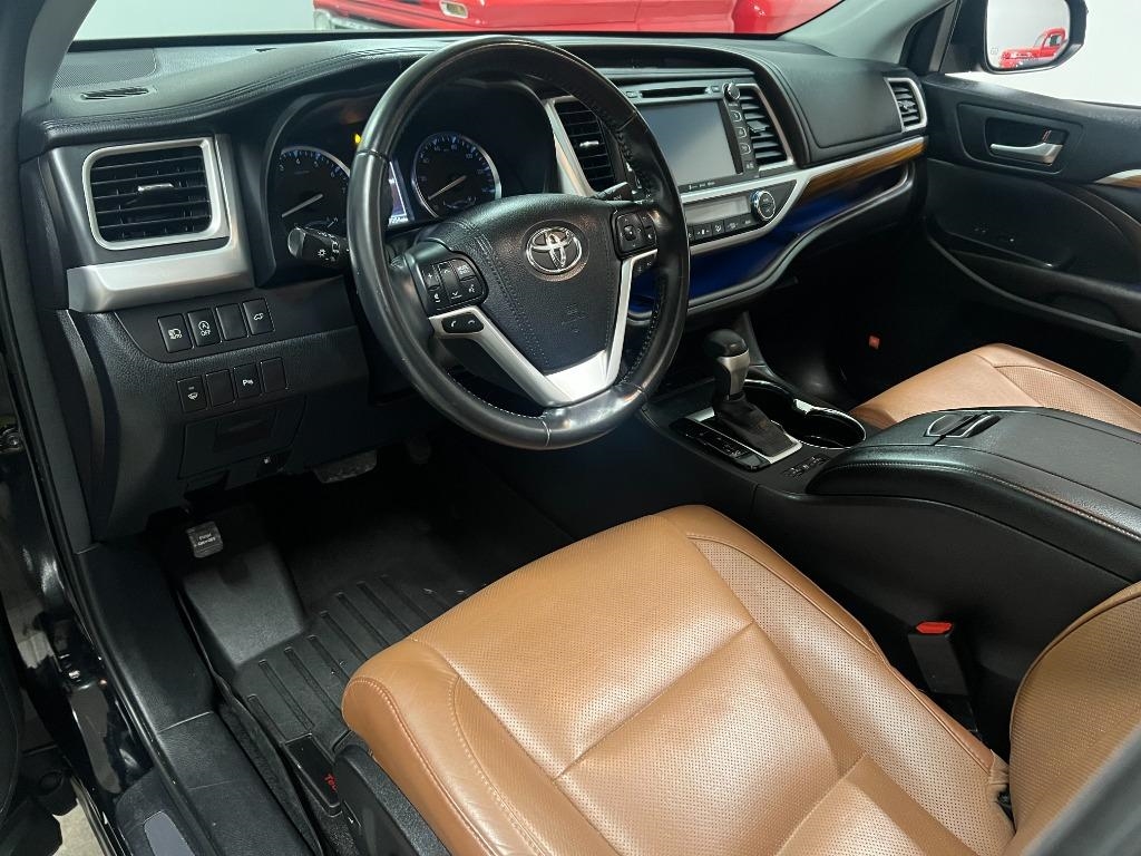 Toyota Highlander Limited FWD V6 2017