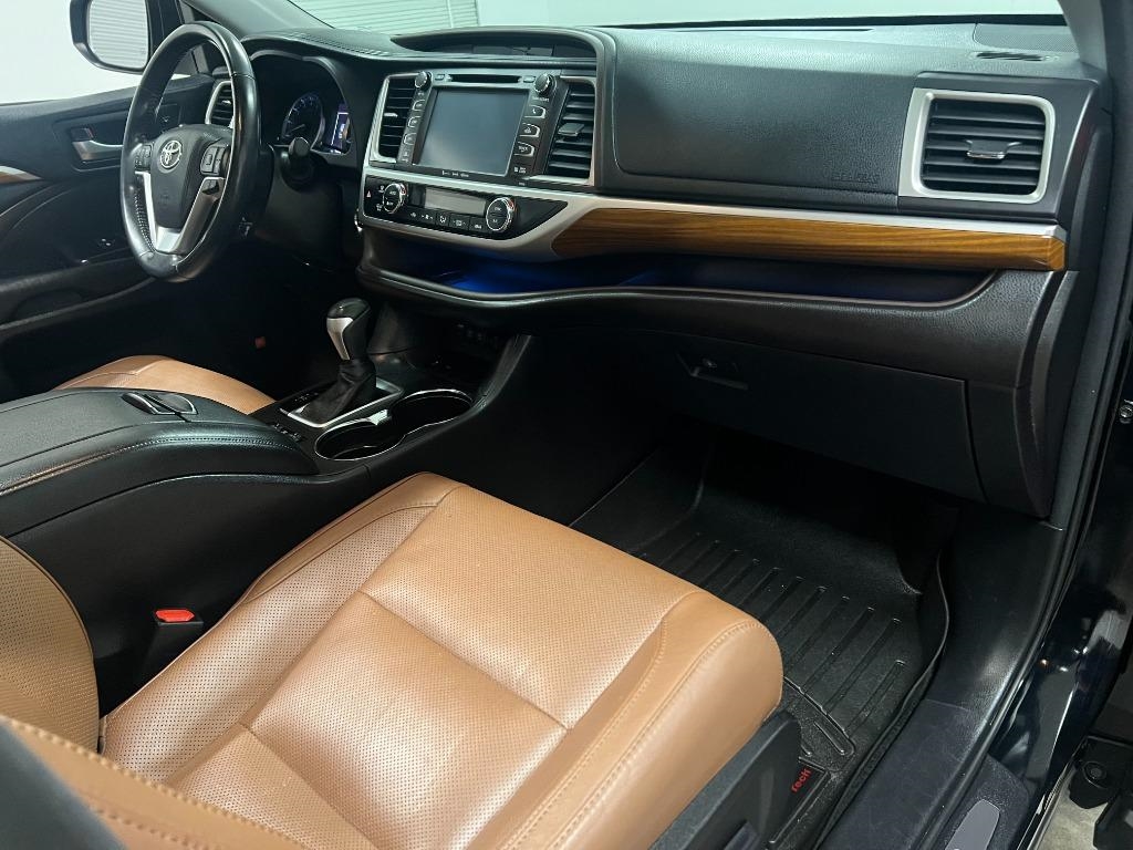 Toyota Highlander Limited FWD V6 2017