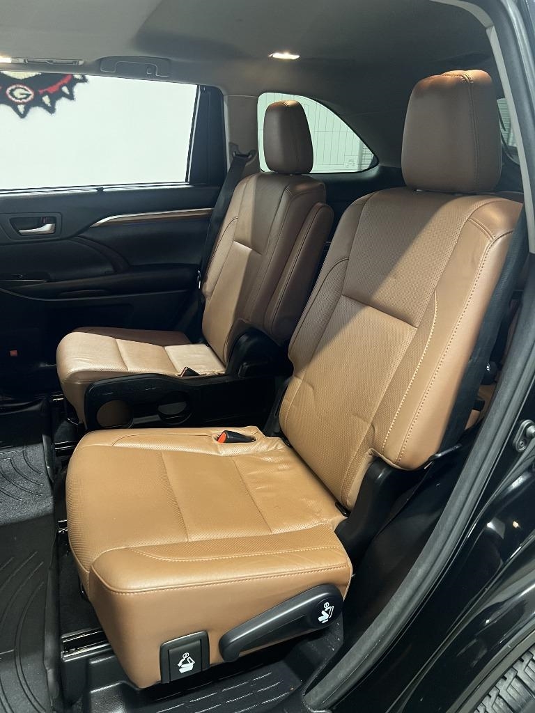 Toyota Highlander Limited FWD V6 2017