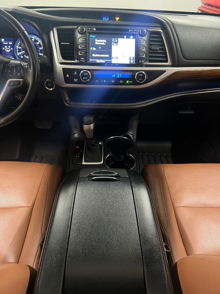 Toyota Highlander Limited FWD V6 2017