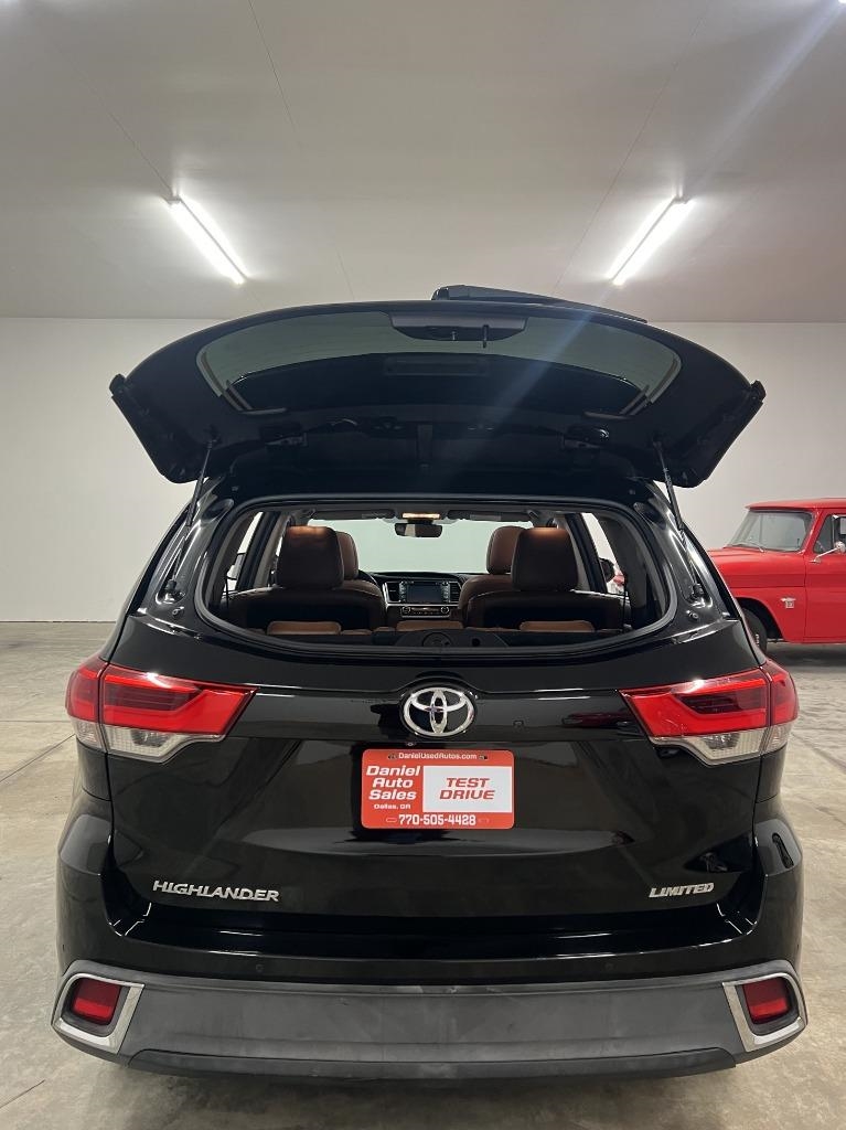 Toyota Highlander Limited FWD V6 2017