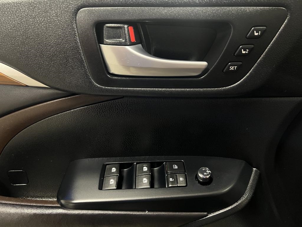 Toyota Highlander Limited FWD V6 2017