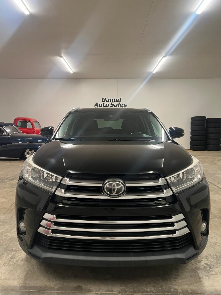 Toyota Highlander Limited FWD V6 2017