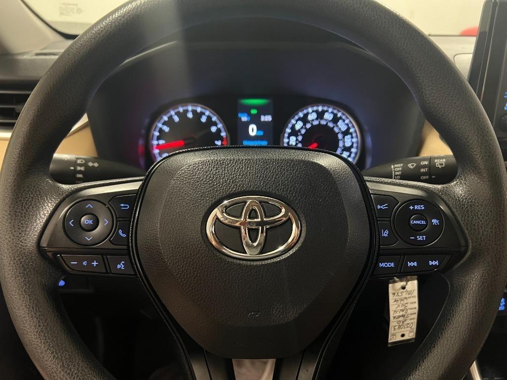 Toyota RAV4 LE 2020