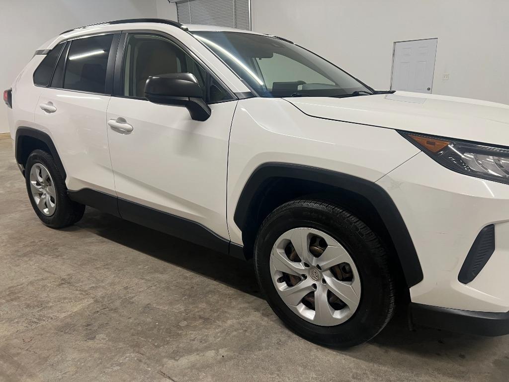 Toyota RAV4 LE 2020