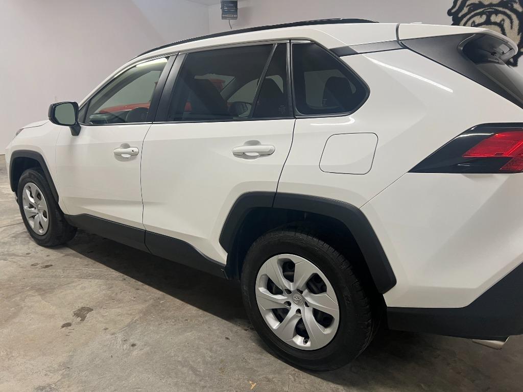 Toyota RAV4 LE 2020