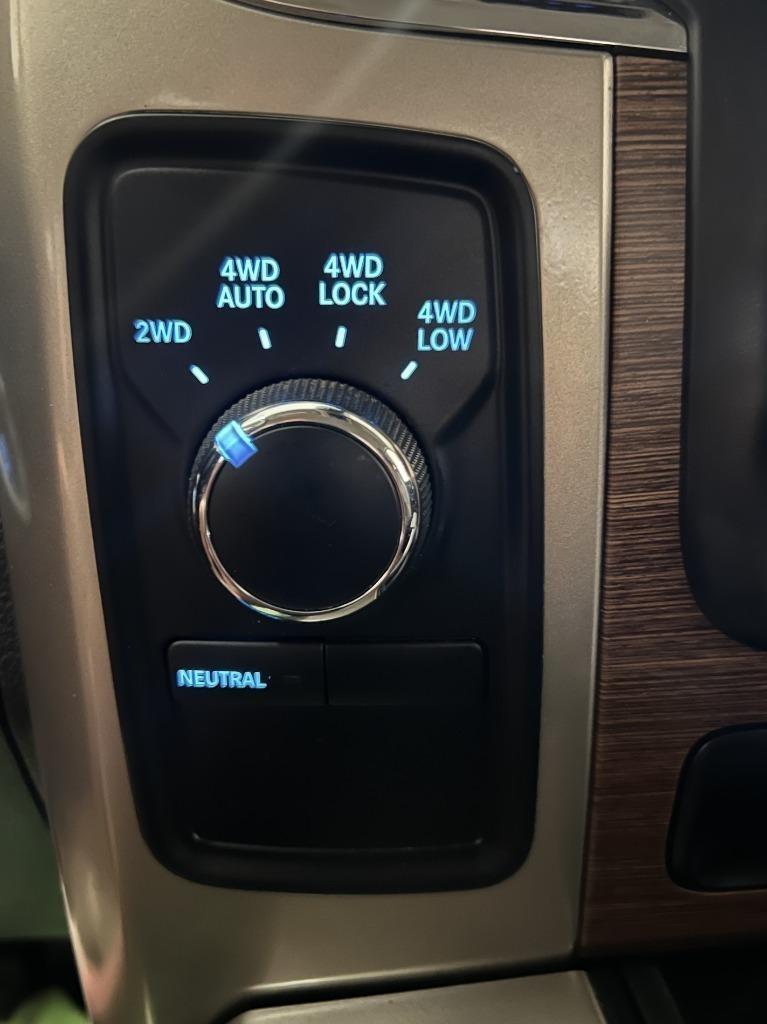 RAM 1500 Laramie Crew Cab SWB 4WD 2013