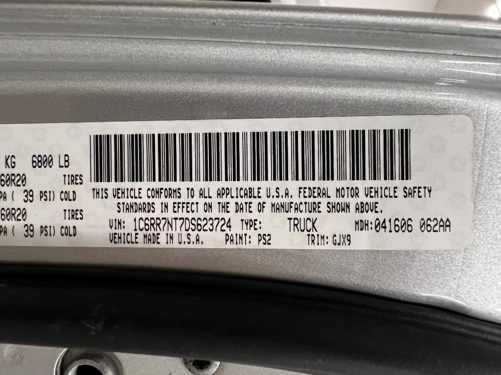 RAM 1500 Laramie Crew Cab SWB 4WD 2013