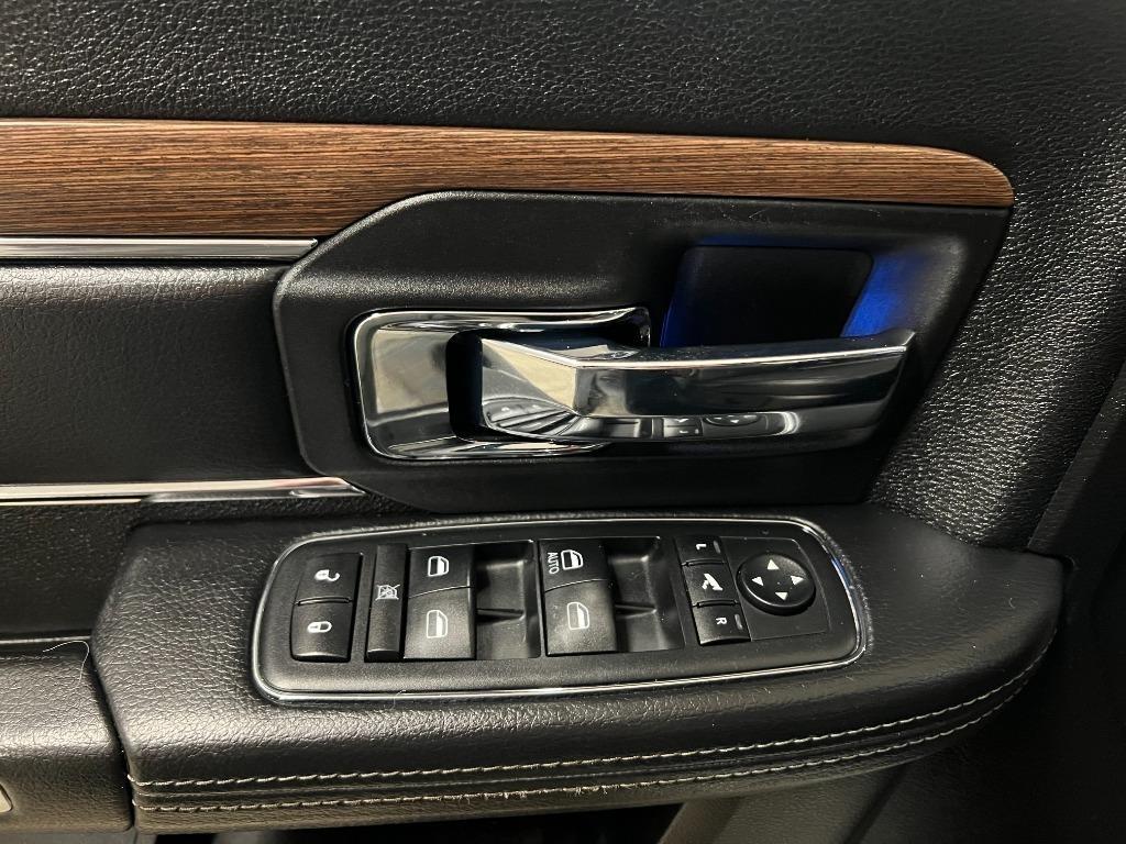 RAM 1500 Laramie Crew Cab SWB 4WD 2013