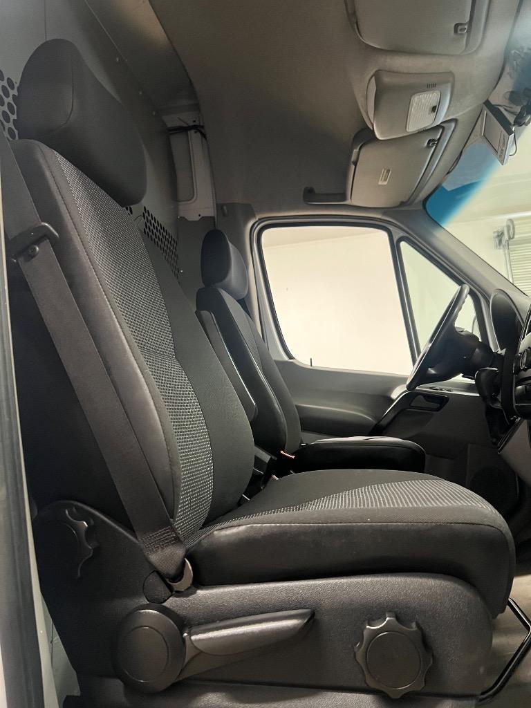 Mercedes-Benz Sprinter 2500 High Roof 144-in. WB 2013
