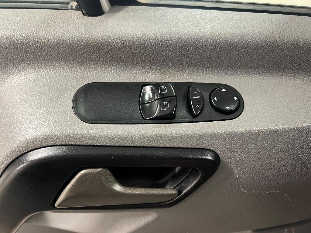 Mercedes-Benz Sprinter 2500 High Roof 144-in. WB 2013