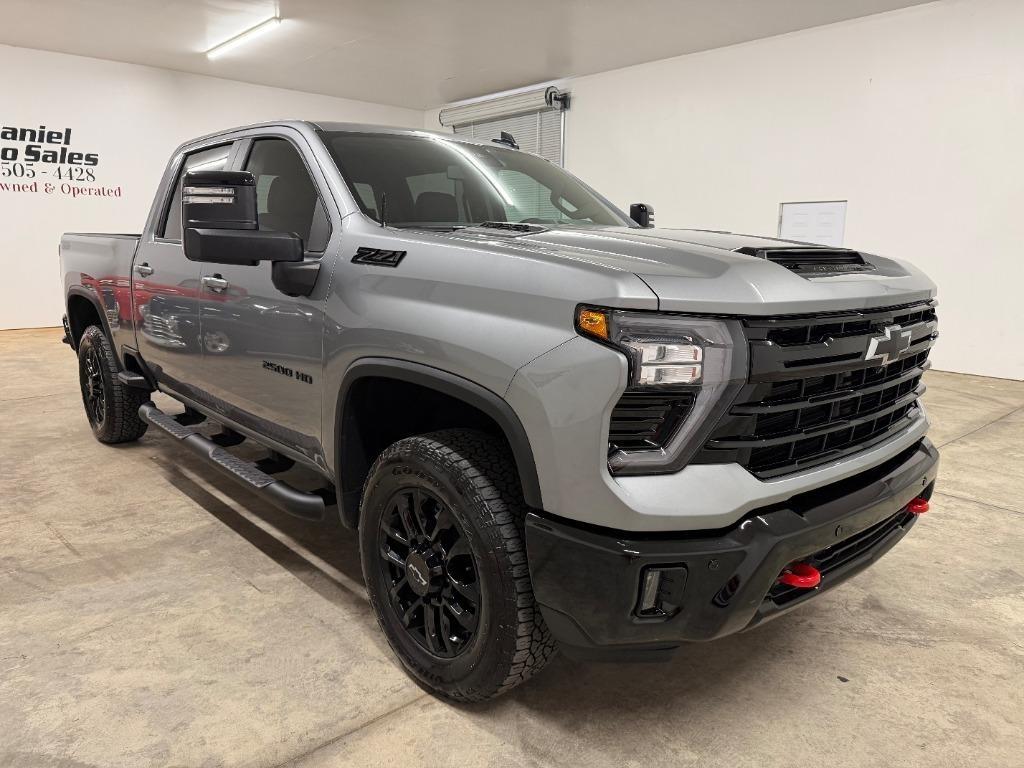 Chevrolet Silverado 2500HD LT Crew Cab Long Box 4WD 2025