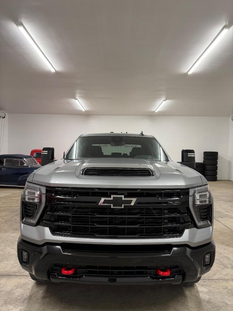 Chevrolet Silverado 2500HD LT Crew Cab Long Box 4WD 2025