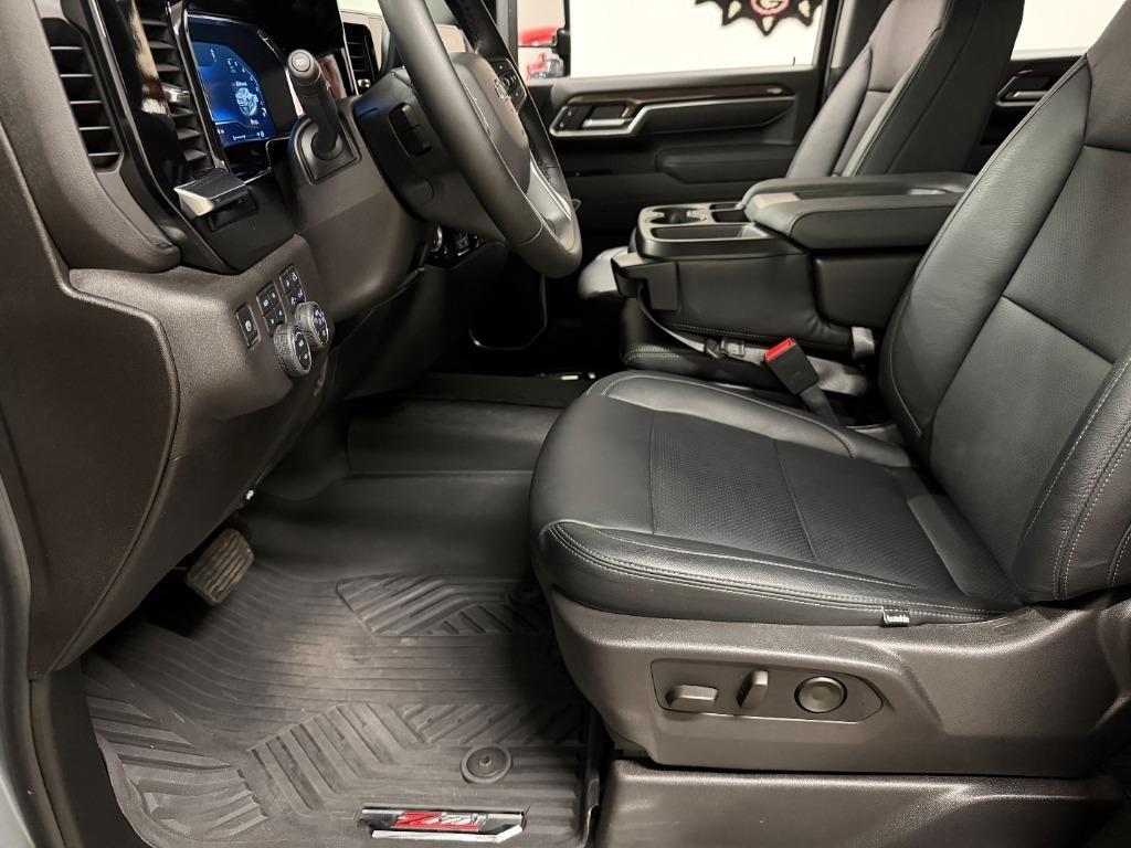 Chevrolet Silverado 2500HD LT Crew Cab Long Box 4WD 2025