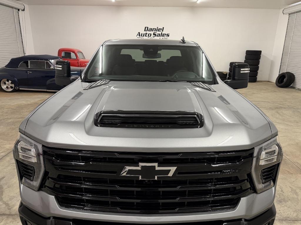 Chevrolet Silverado 2500HD LT Crew Cab Long Box 4WD 2025