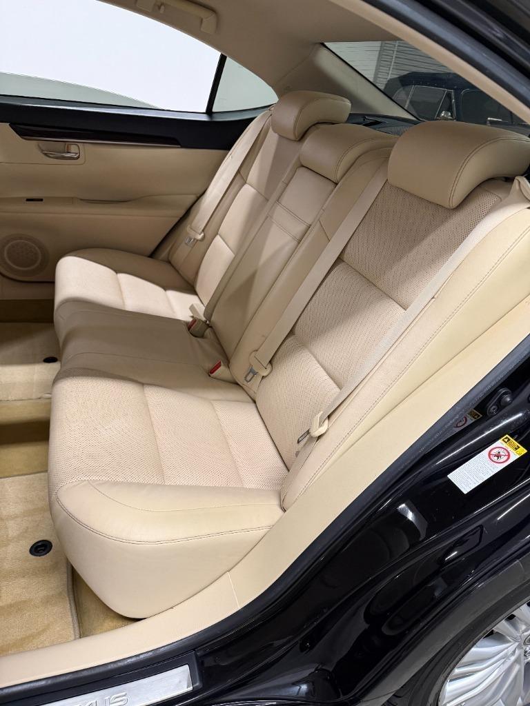 Lexus ES 350 Sedan 2013