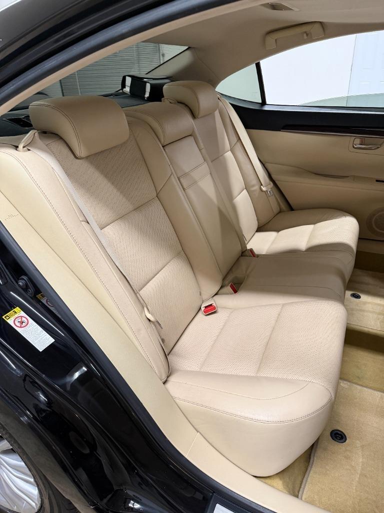 Lexus ES 350 Sedan 2013