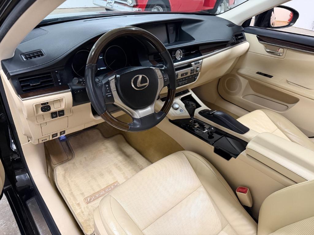 Lexus ES 350 Sedan 2013