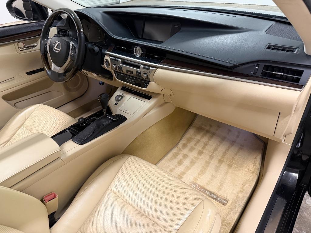 Lexus ES 350 Sedan 2013