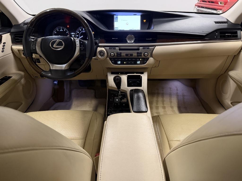 Lexus ES 350 Sedan 2013